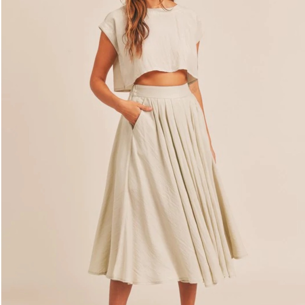 NWT💚💚 Linen like crop top and midi flare skirt